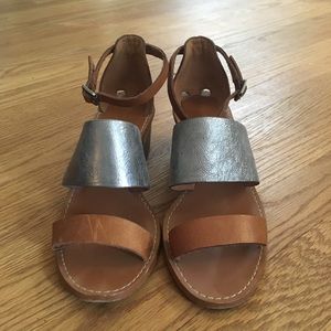 Madewell tan/silver sandals - size 6
